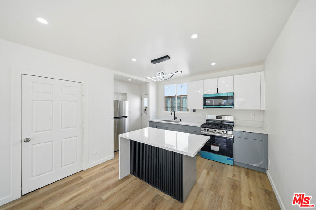 3020 W 12th Street - Photo 3