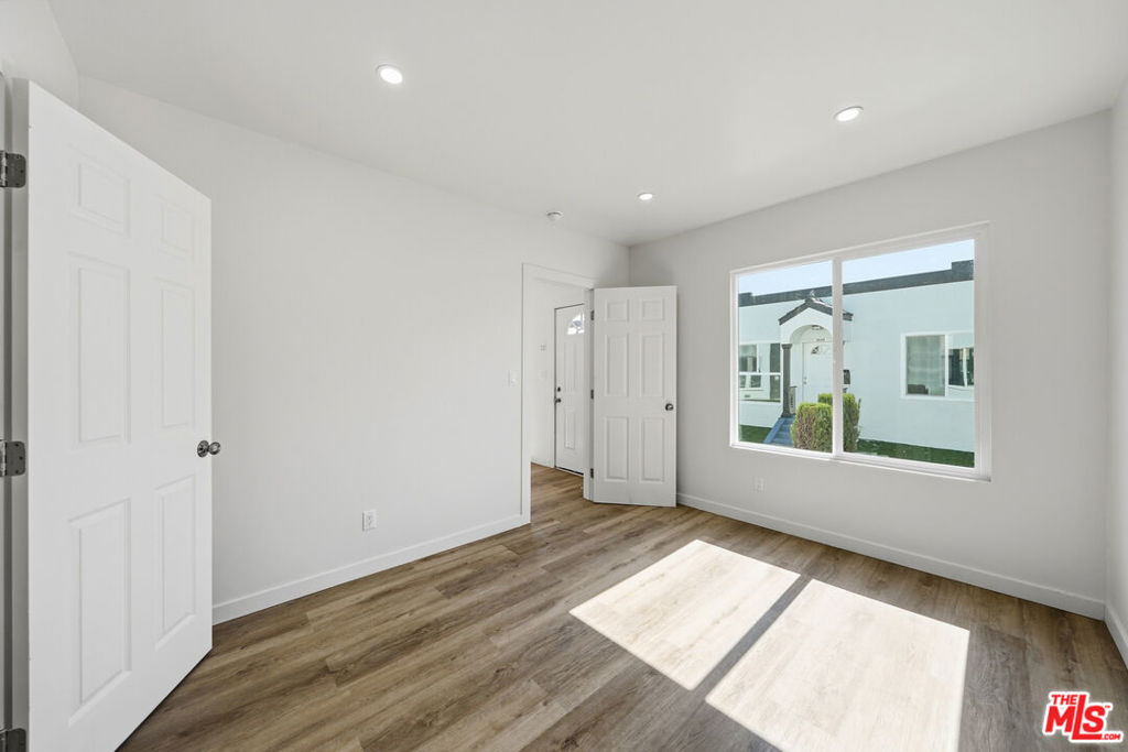 3020 W 12th Street - Photo 6
