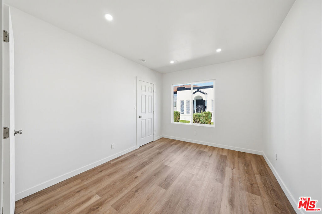 3020 W 12th Street - Photo 5
