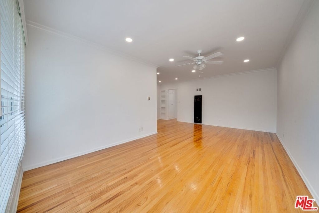 827 Lincoln Boulevard - Photo 2