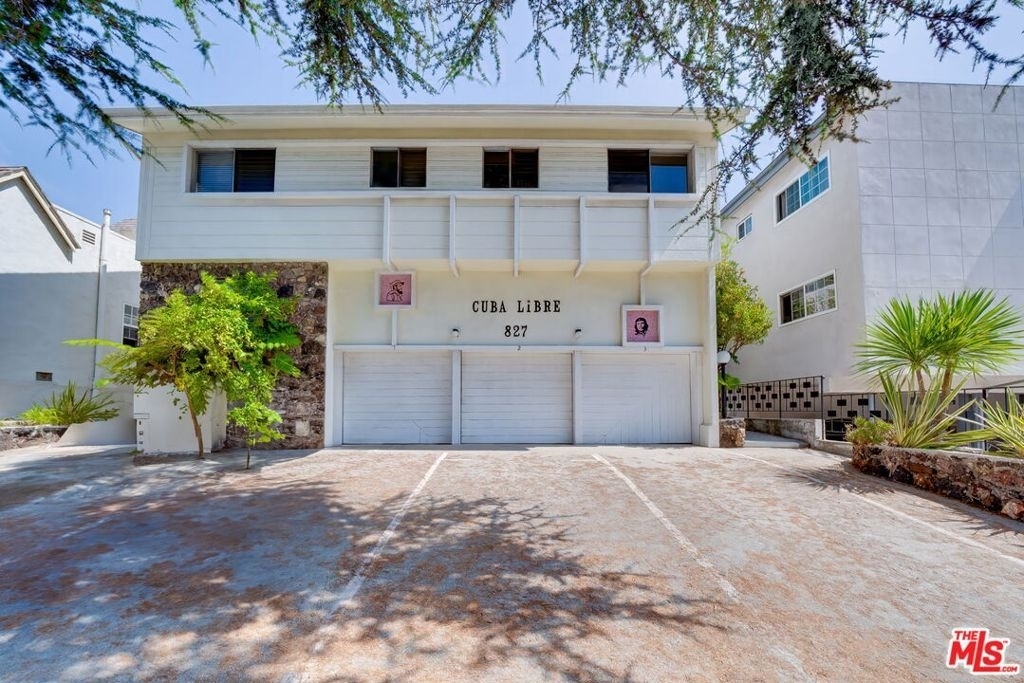 827 Lincoln Boulevard - Photo 0