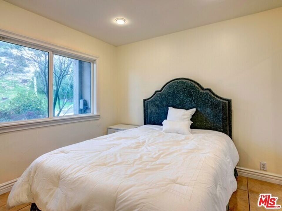 1915 Loma Vista Drive - Photo 11