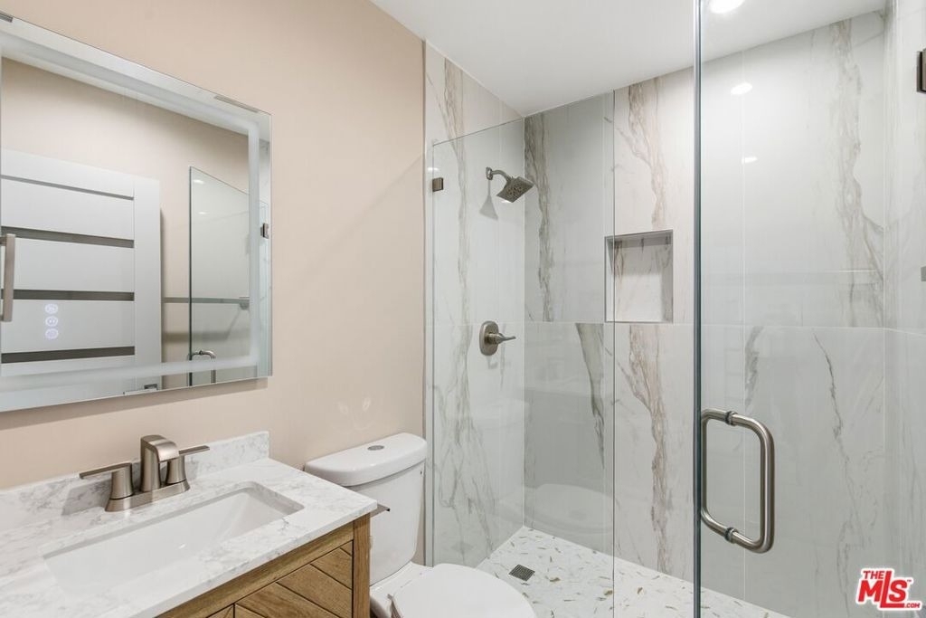 225 N Burlington Avenue - Photo 8