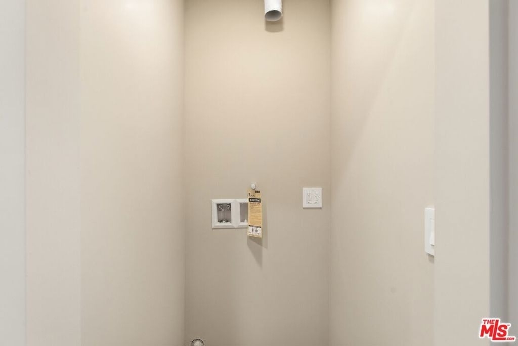 225 N Burlington Avenue - Photo 16