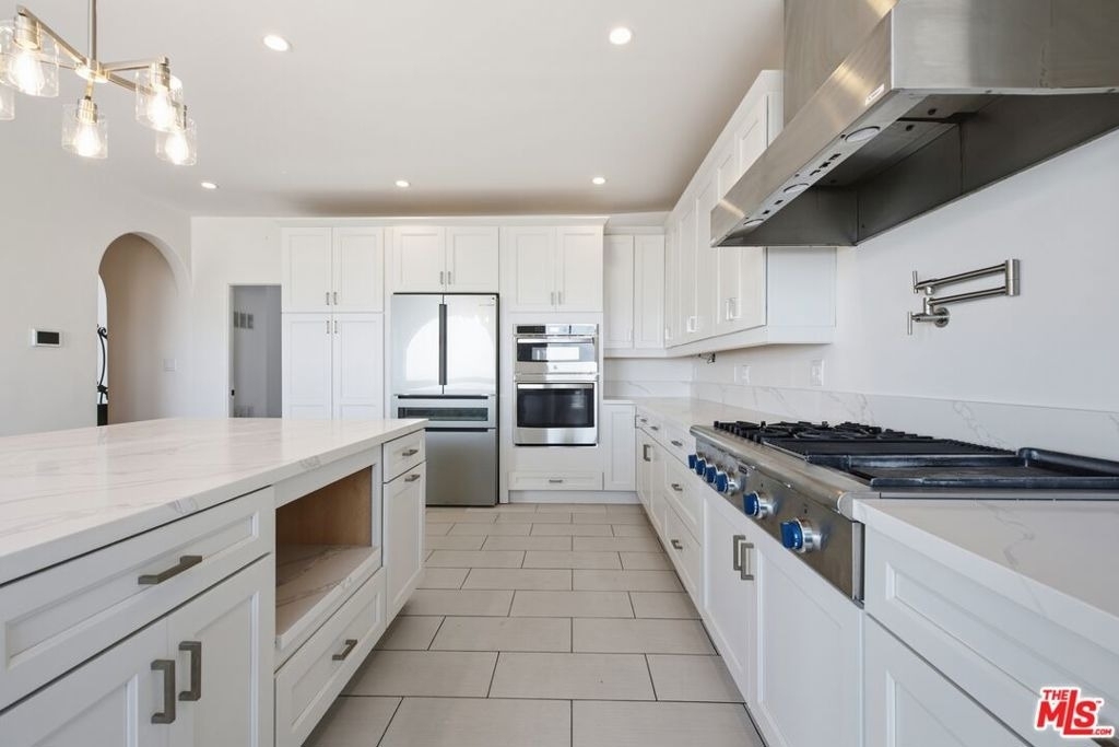 8908 Appian Way - Photo 17
