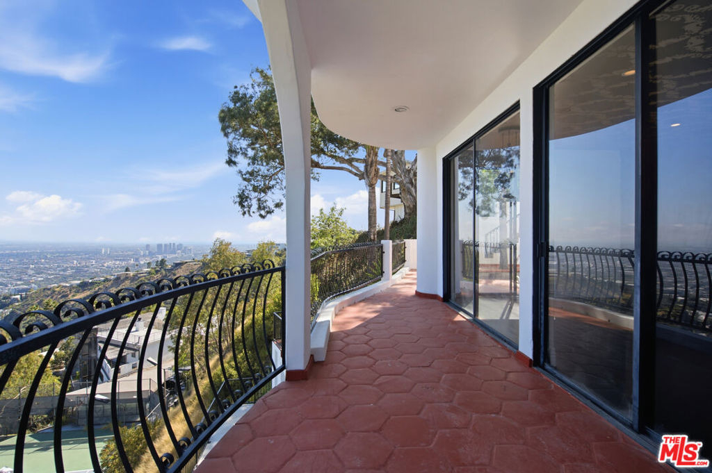 8908 Appian Way - Photo 49