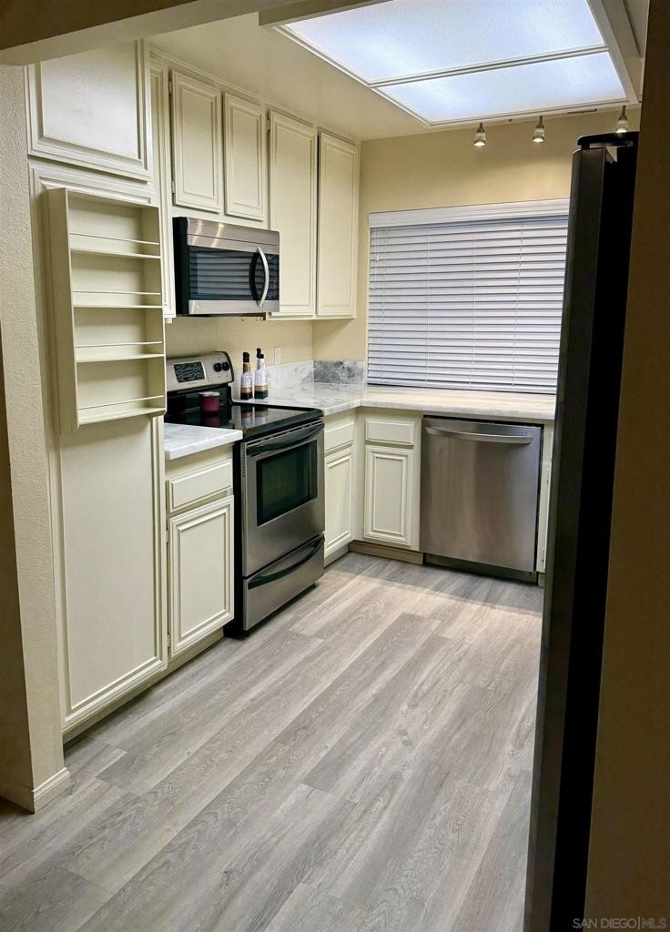 11195 Madrigal St - Photo 8
