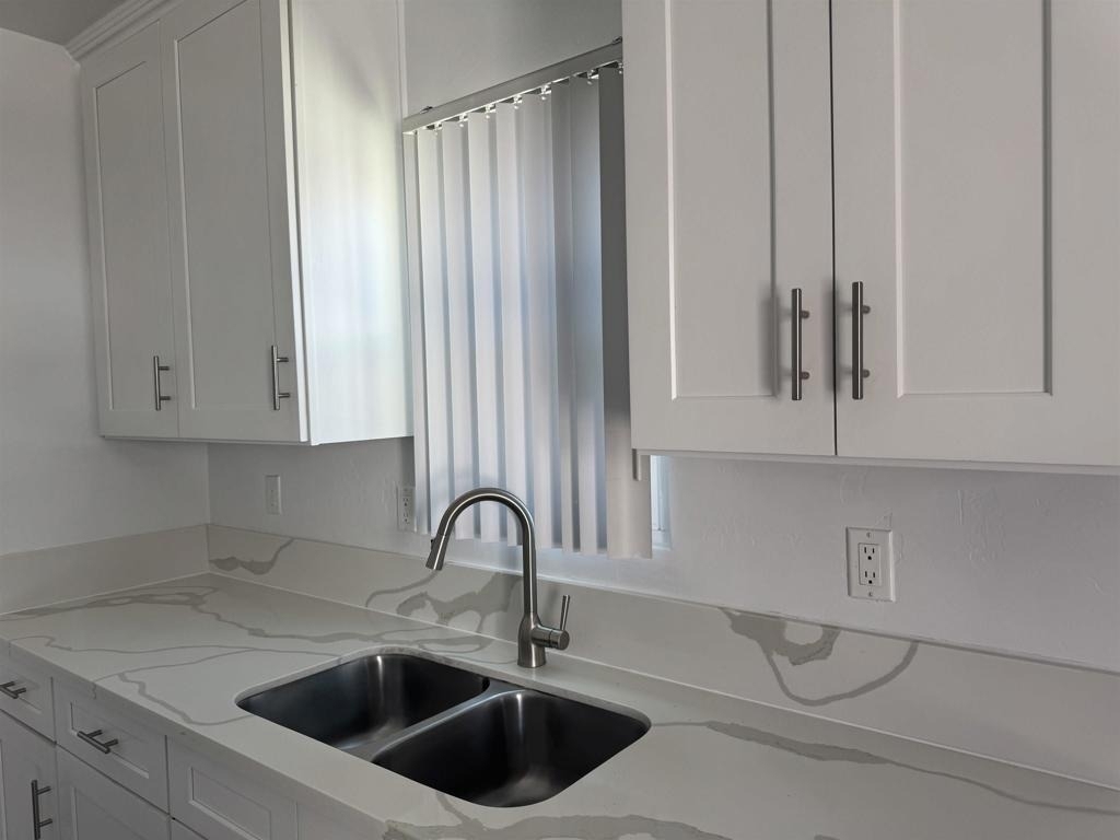 170 Garrett Ave. (1/2) - Photo 2