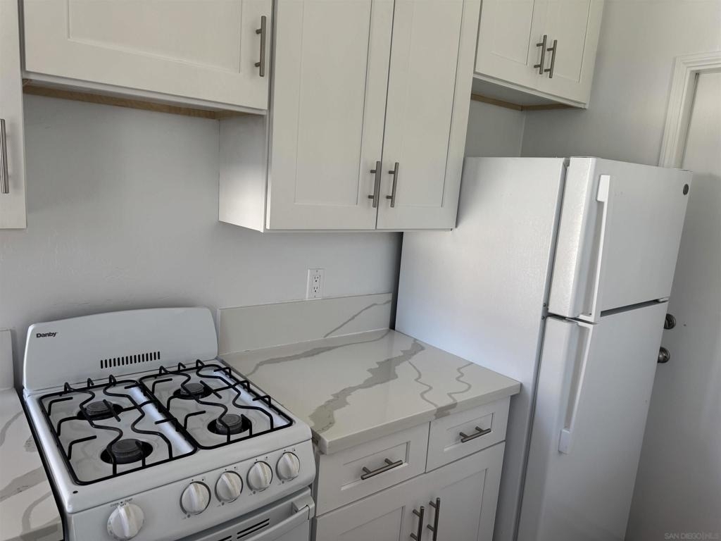 170 Garrett Ave. (1/2) - Photo 3
