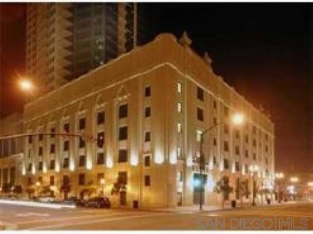 700 W E St - Photo 21