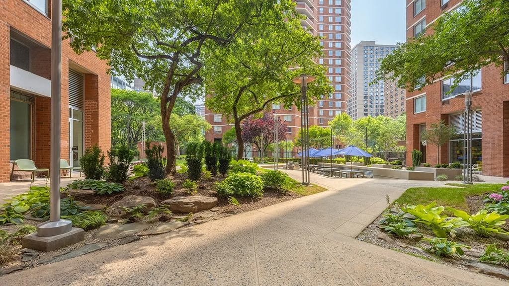 2nd Avenue - Photo 4