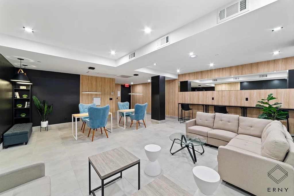 2913 Snyder Avenue - Photo 10