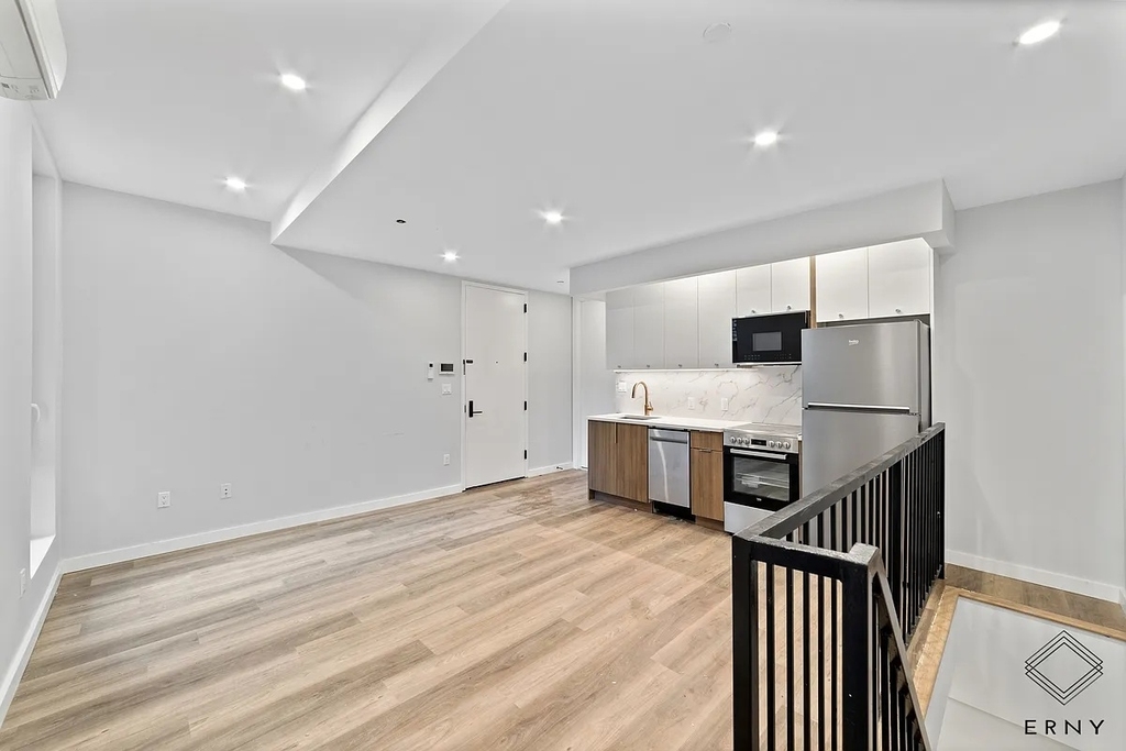 2913 Snyder Avenue - Photo 0