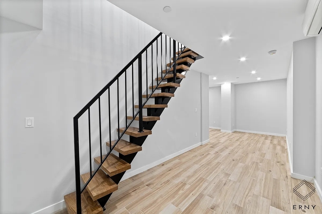 2913 Snyder Avenue - Photo 5