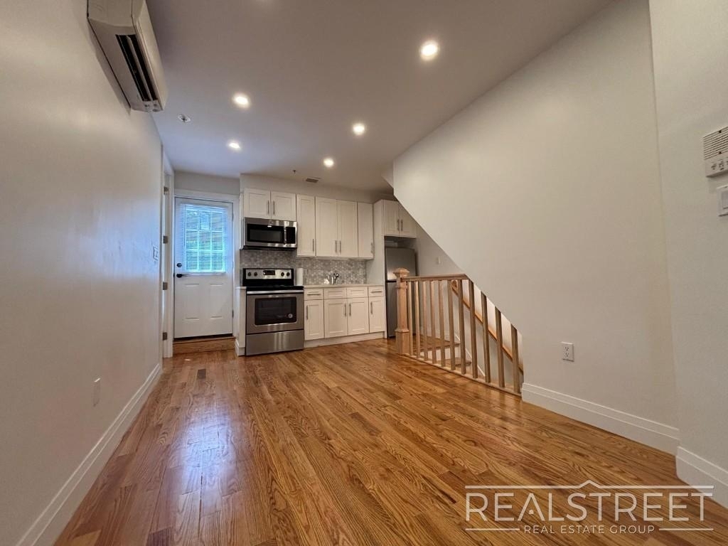 310 Park Ave - Photo 0
