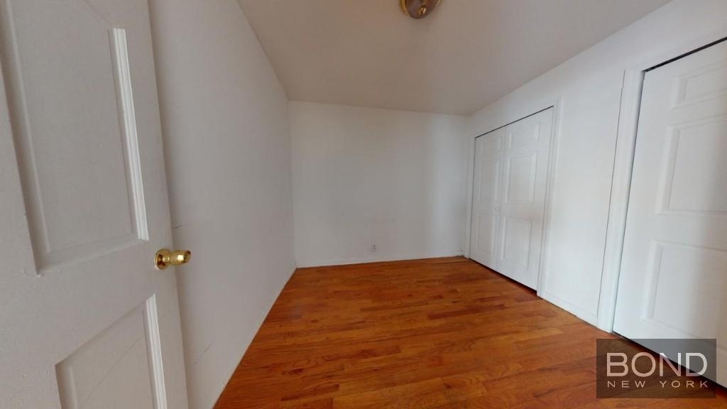 East 12th Street - Photo 8