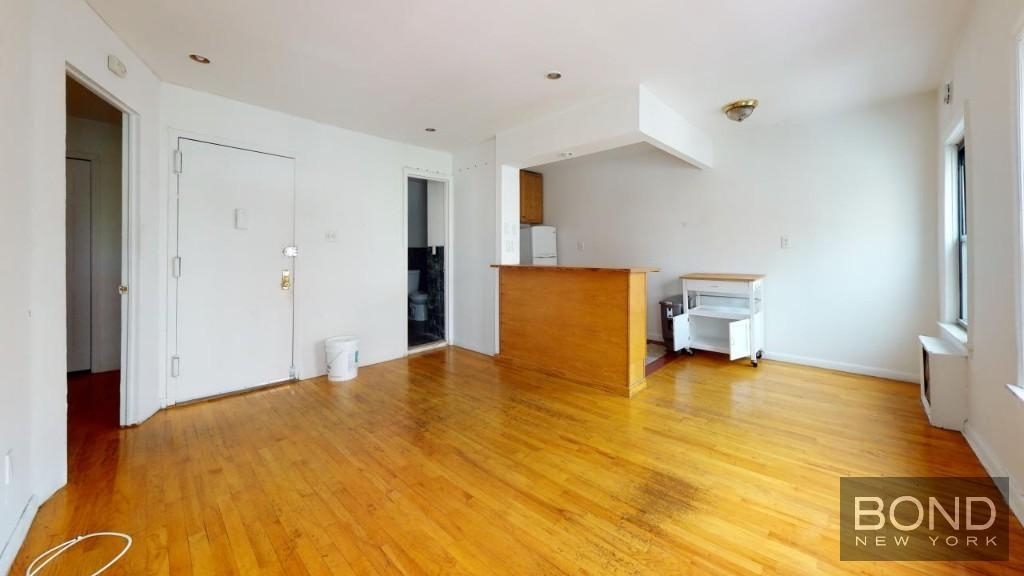 East 12th Street - Photo 14