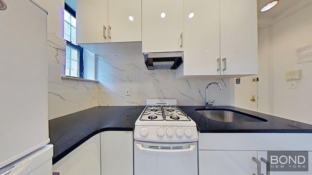 East 5th Street - Photo 13