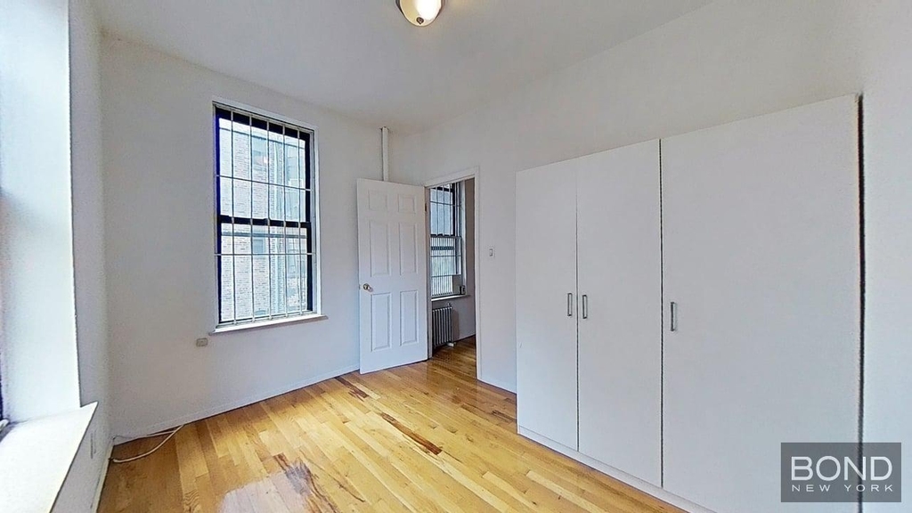 East 5th Street - Photo 17