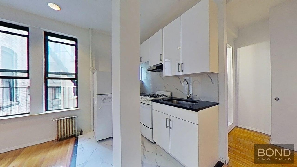 East 5th Street - Photo 14