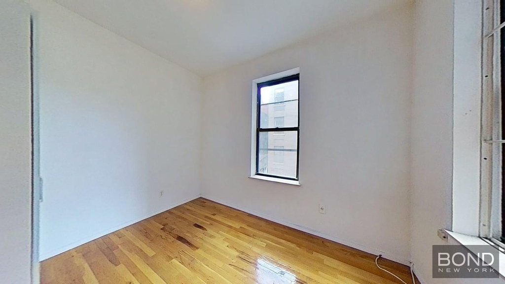 East 5th Street - Photo 16