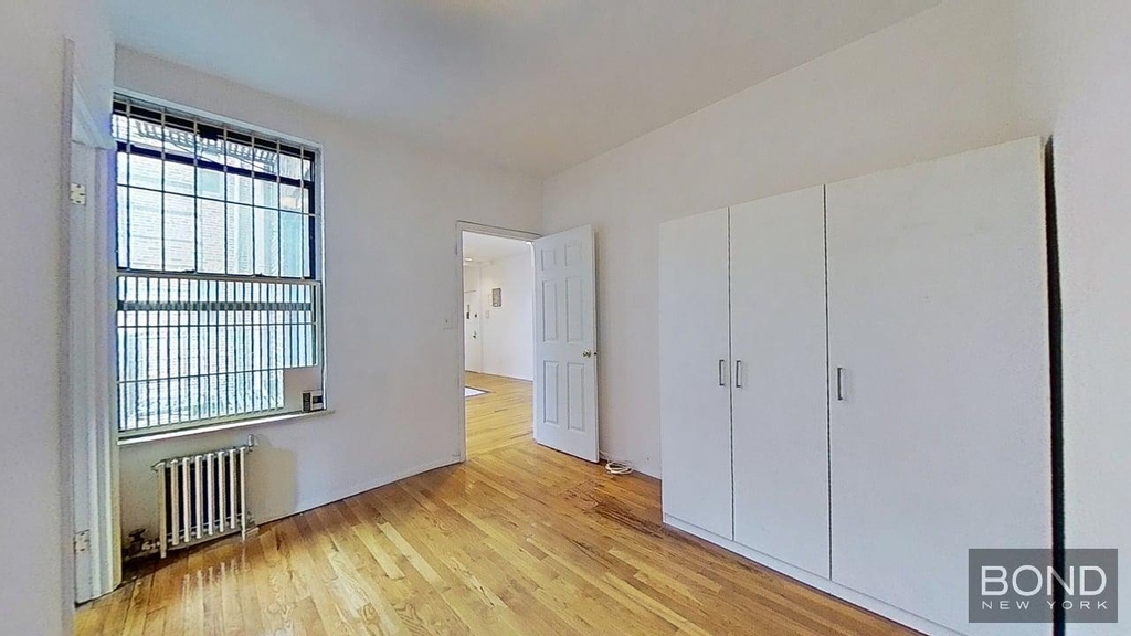 East 5th Street - Photo 15