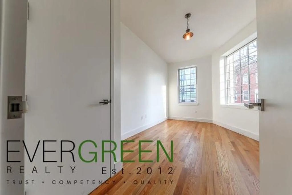 1285 Madison Street - Photo 4
