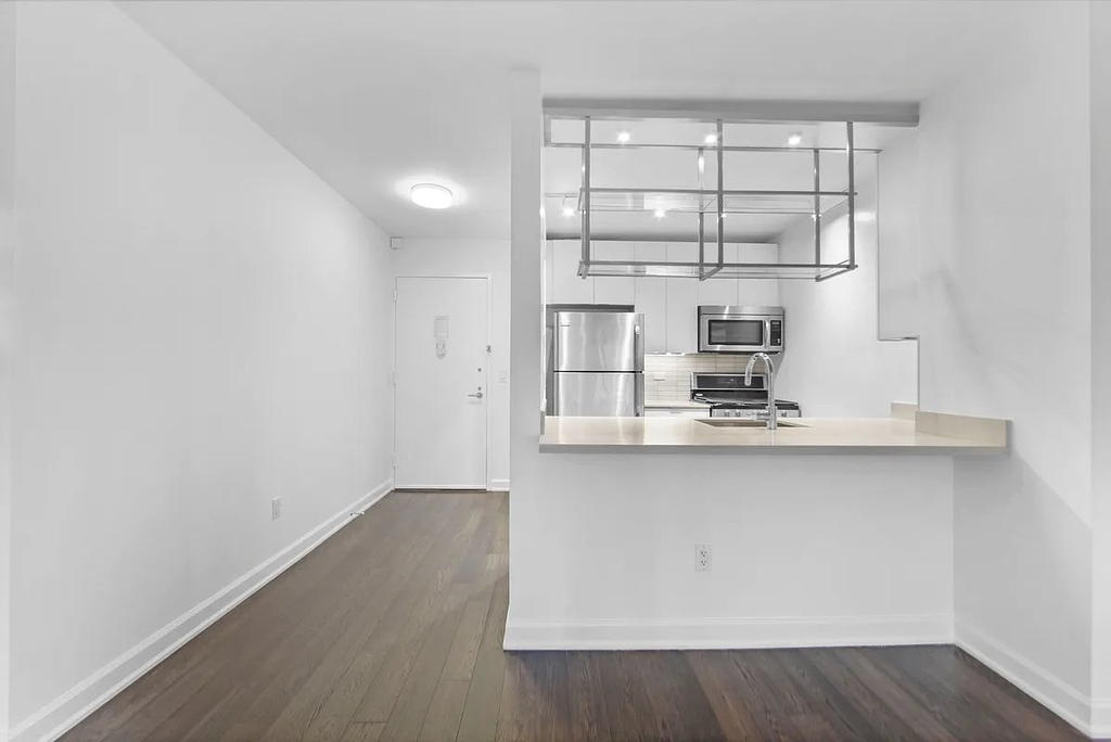 West 24th Street - Photo 4