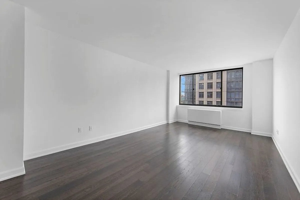 West 24th Street - Photo 5