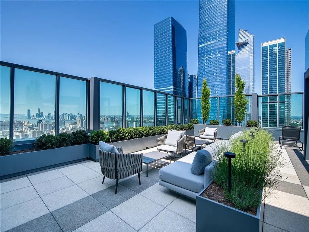 West 33rd Street - Photo 17