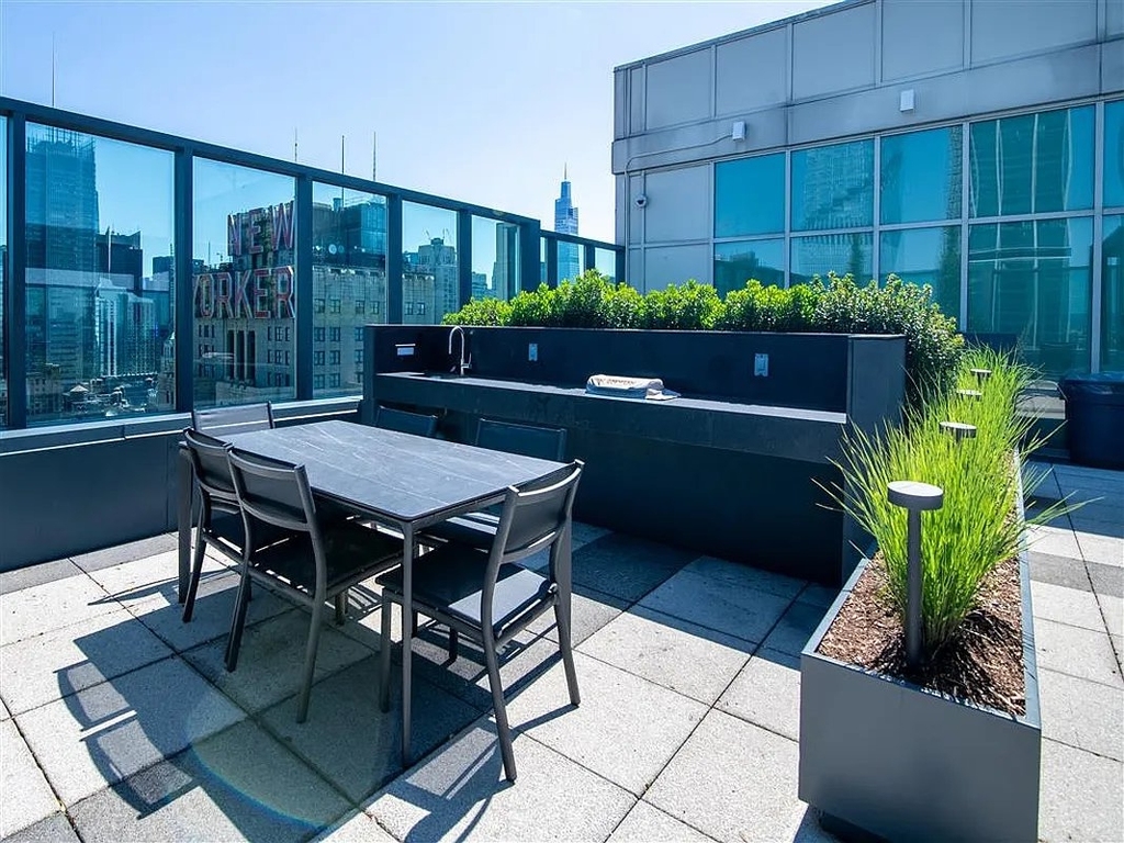 West 33rd Street - Photo 18