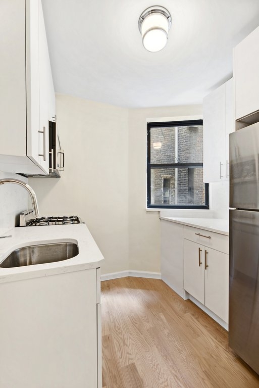 West 49th Street - Photo 3
