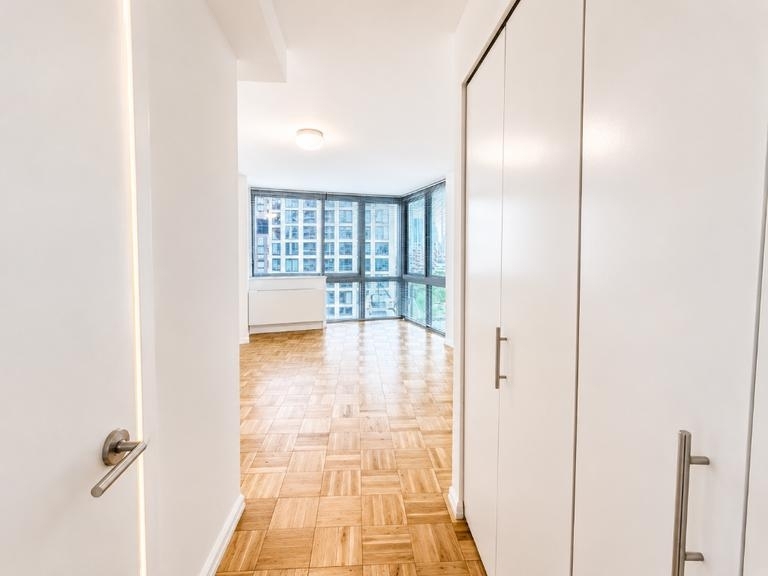 West 37th Street - Photo 4