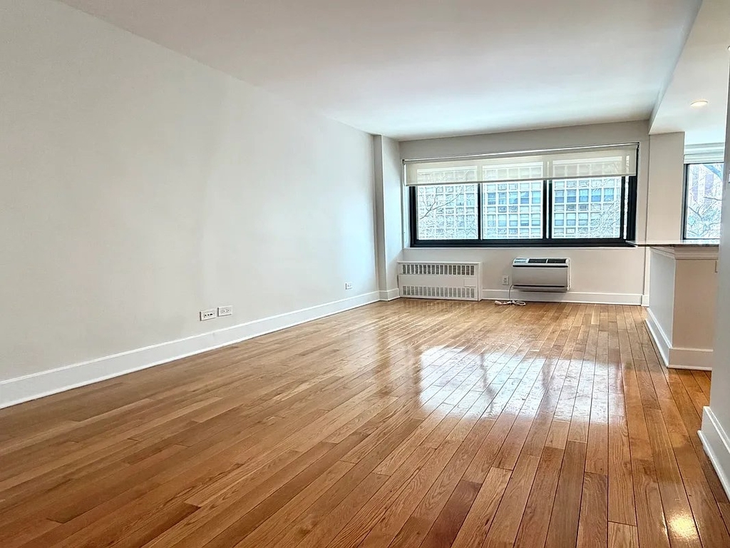 West 96th Street - Photo 5