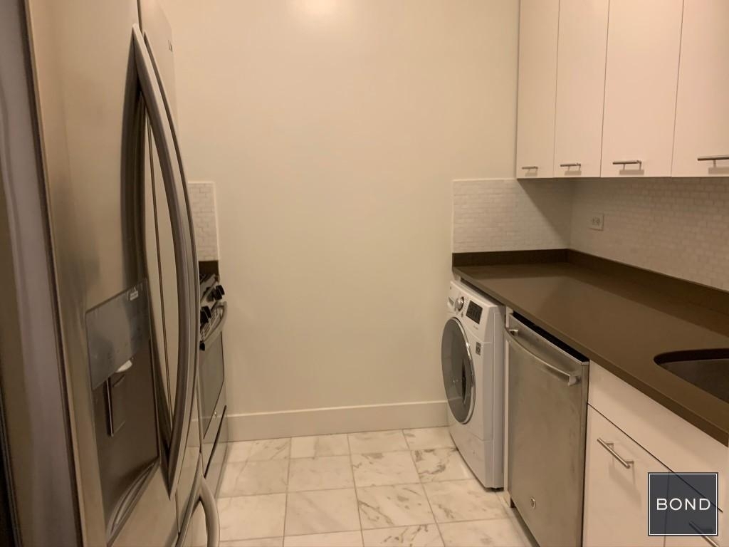 East 63rd Street - Photo 4