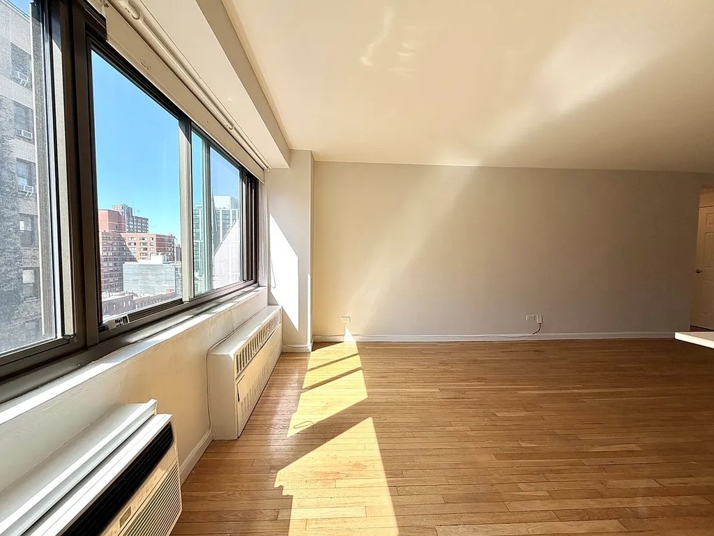 West 97th Street - Photo 4