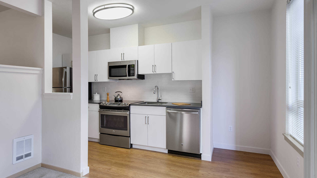 130 Harvard Avenue East - Photo 8