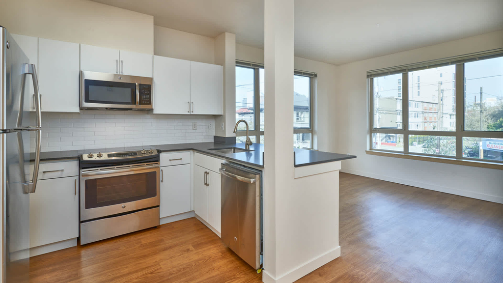 130 Harvard Avenue East - Photo 4