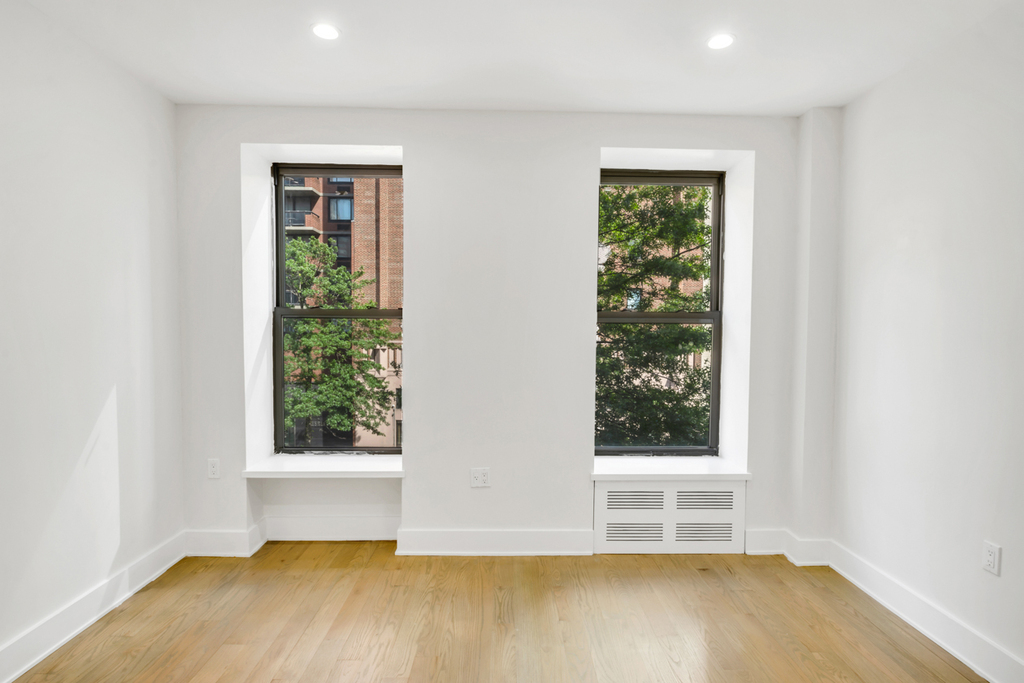 Second Avenue - Photo 3