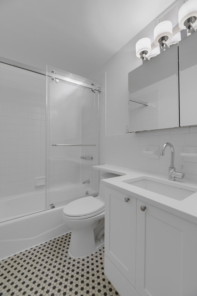 East 30th Street - Photo 8