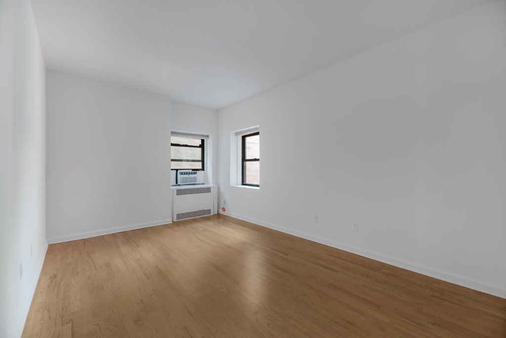 East 30th Street - Photo 5