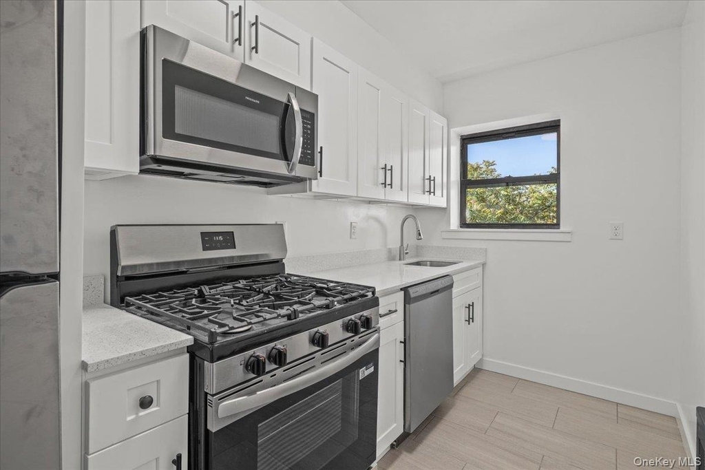 671 Bronx River Road - Photo 12