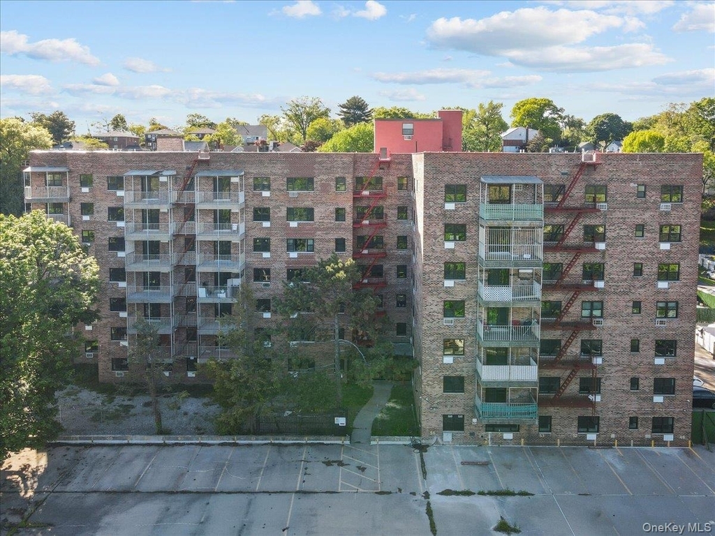 671 Bronx River Road - Photo 2