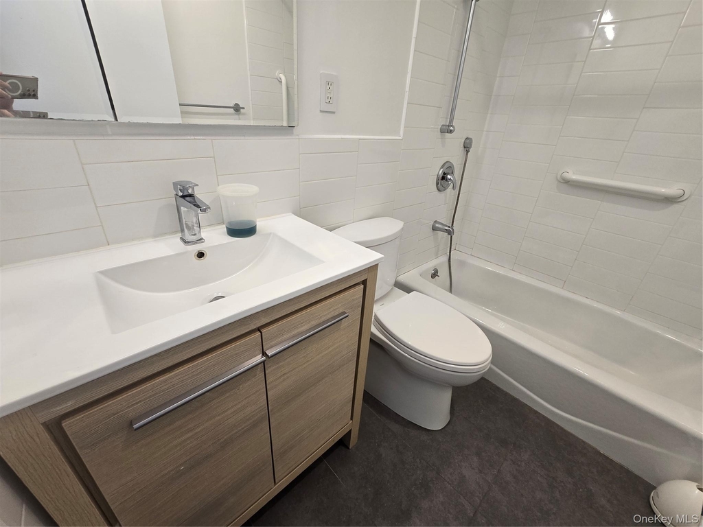 240-29 70 Avenue - Photo 12