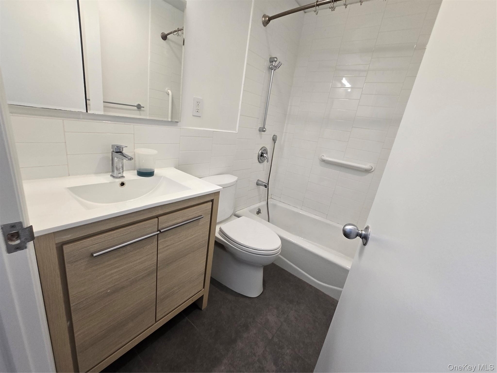 240-29 70 Avenue - Photo 5