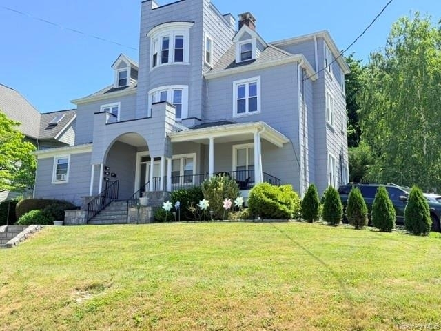 48 Hudson Terrace - Photo 0