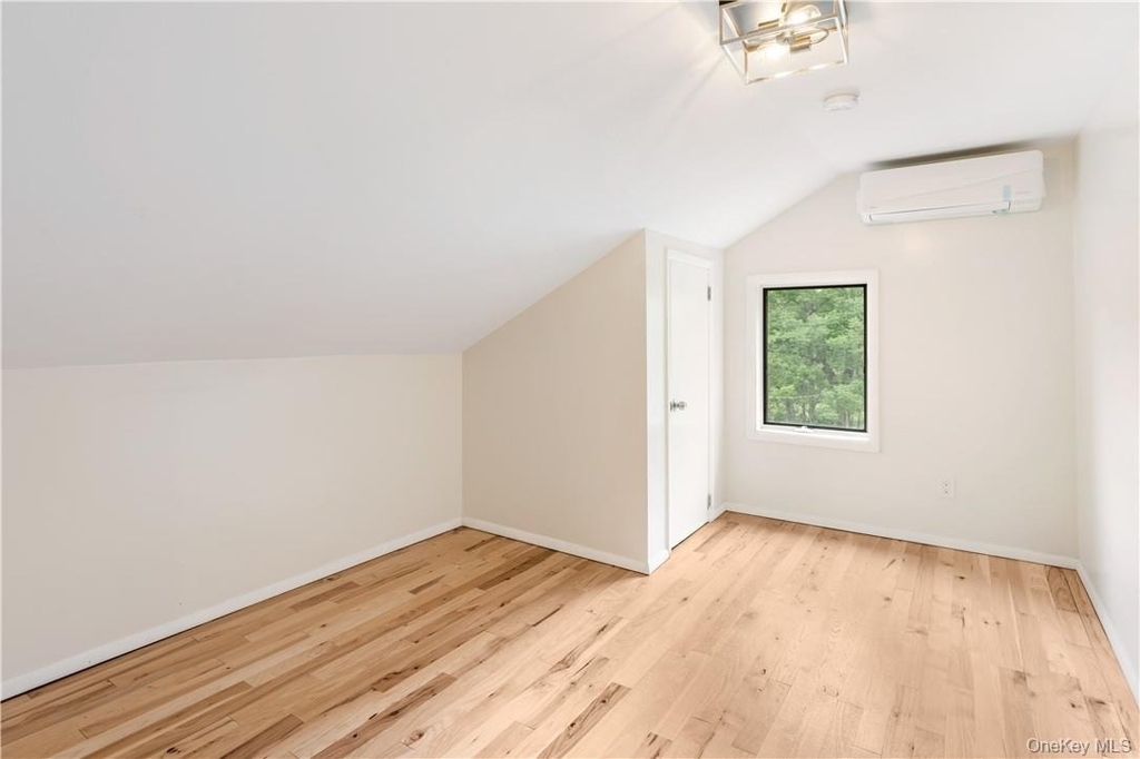1667 Shandelee Road - Photo 28