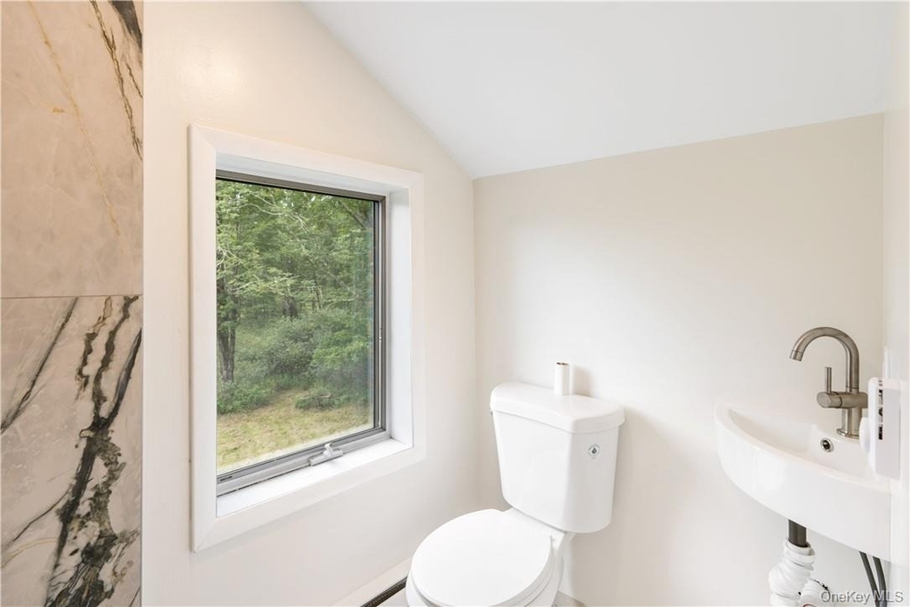 1667 Shandelee Road - Photo 25