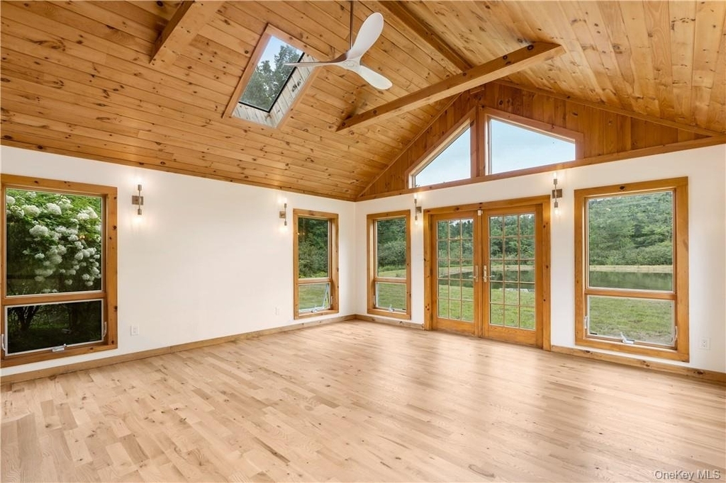 1667 Shandelee Road - Photo 21