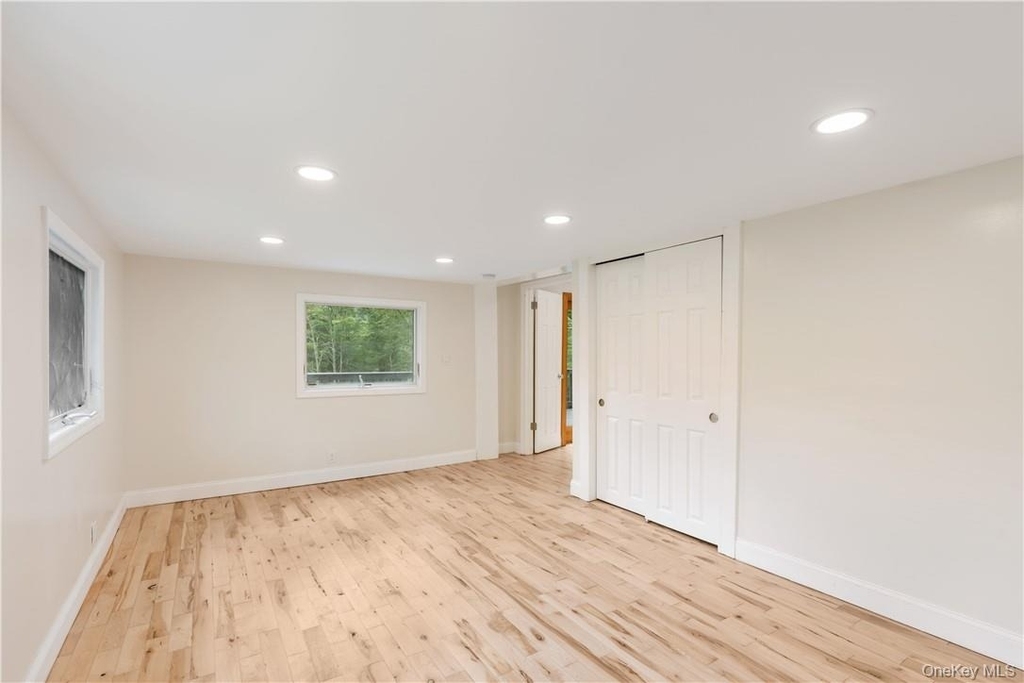 1667 Shandelee Road - Photo 16
